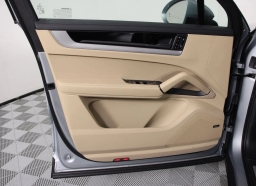 Porsche Cayenne Base AWD 2026