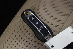 Porsche Cayenne Base AWD 2026