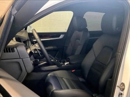 Porsche Cayenne Base AWD 2026