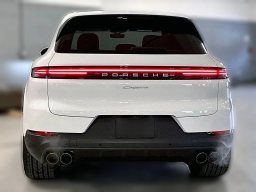 Porsche Cayenne Base AWD 2026