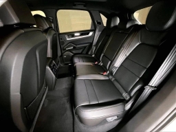 Porsche Cayenne Base AWD 2026