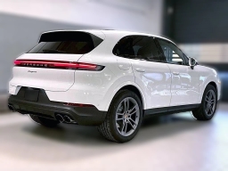 Porsche Cayenne Base AWD 2026