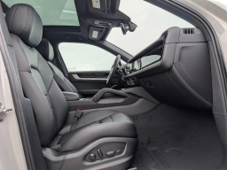 Porsche Cayenne Base AWD 2026