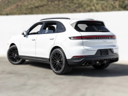 Porsche Cayenne Base AWD 2026