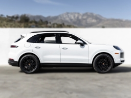 Porsche Cayenne Base AWD 2026