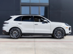 Porsche Cayenne Base AWD 2026