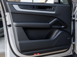 Porsche Cayenne Base AWD 2026