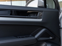 Porsche Cayenne Base AWD 2026