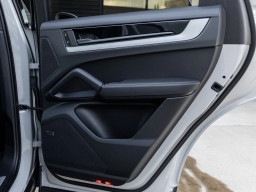 Porsche Cayenne Base AWD 2026