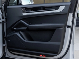 Porsche Cayenne Base AWD 2026