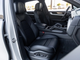 Porsche Cayenne Base AWD 2026