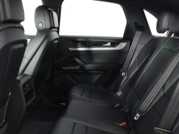 Porsche Cayenne Base AWD 2026