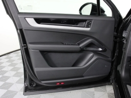 Porsche Cayenne Base AWD 2026