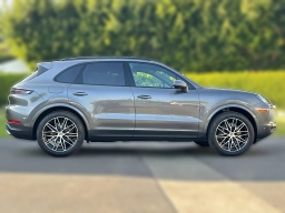Porsche Cayenne Base AWD 2026