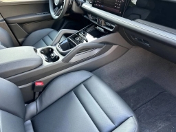 Porsche Cayenne Base AWD 2026