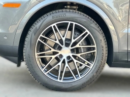 Porsche Cayenne Base AWD 2026