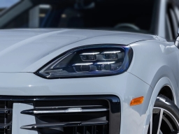 Porsche Cayenne Base AWD 2026