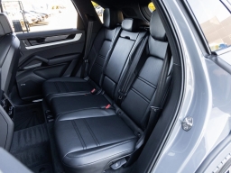 Porsche Cayenne Base AWD 2026