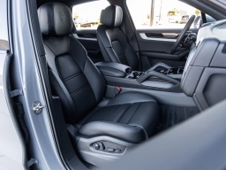 Porsche Cayenne Base AWD 2026