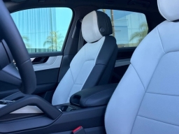 Porsche Cayenne Base AWD 2026