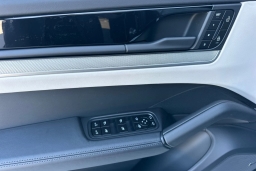 Porsche Cayenne Base AWD 2026