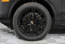 Porsche Cayenne Base AWD 2026