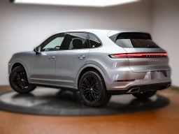 Porsche Cayenne Base AWD 2026