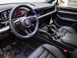 Porsche Cayenne Base AWD 2026