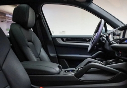 Porsche Cayenne Base AWD 2026