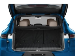 Porsche Cayenne Base AWD 2026