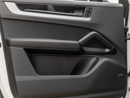 Porsche Cayenne Base AWD 2026