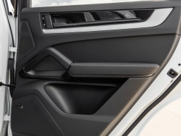 Porsche Cayenne Base AWD 2026