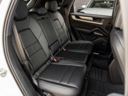 Porsche Cayenne Base AWD 2026