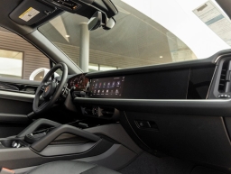 Porsche Cayenne Base AWD 2026