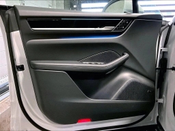 Porsche Macan Electric 4 AWD 2026