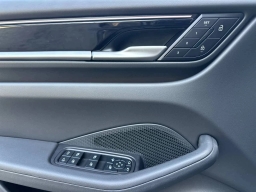 Porsche Macan Electric 4 AWD 2025