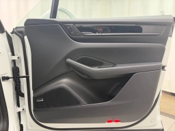 Porsche Macan Electric 4 AWD 2025