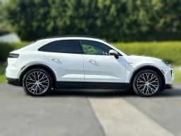 Porsche Macan Electric 4 AWD 2025