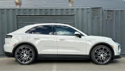 Porsche Macan Electric 4S AWD 2026