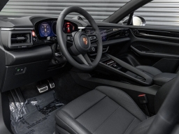 Porsche Macan Electric 4S AWD 2026