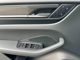 Porsche Macan Electric Turbo AWD 2025