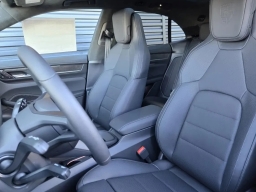 Porsche Macan Electric Turbo AWD 2025