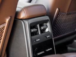 Porsche Macan Electric Turbo AWD 2025