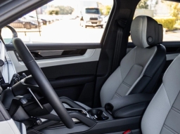 Porsche Cayenne E-Hybrid AWD 2026