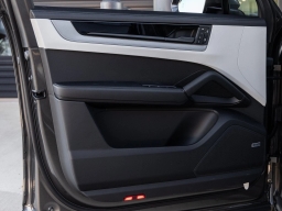 Porsche Cayenne E-Hybrid AWD 2026