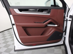 Porsche Cayenne E-Hybrid AWD 2026