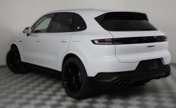 Porsche Cayenne E-Hybrid AWD 2026