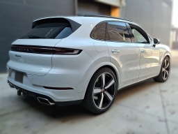 Porsche Cayenne E-Hybrid AWD 2026