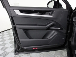 Porsche Cayenne E-Hybrid AWD 2026