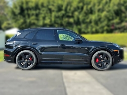 Porsche Cayenne GTS AWD 2026